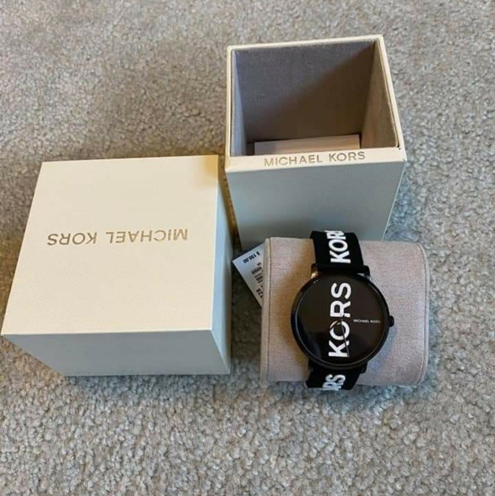 I'm not selling, I'm looking for a watch like this